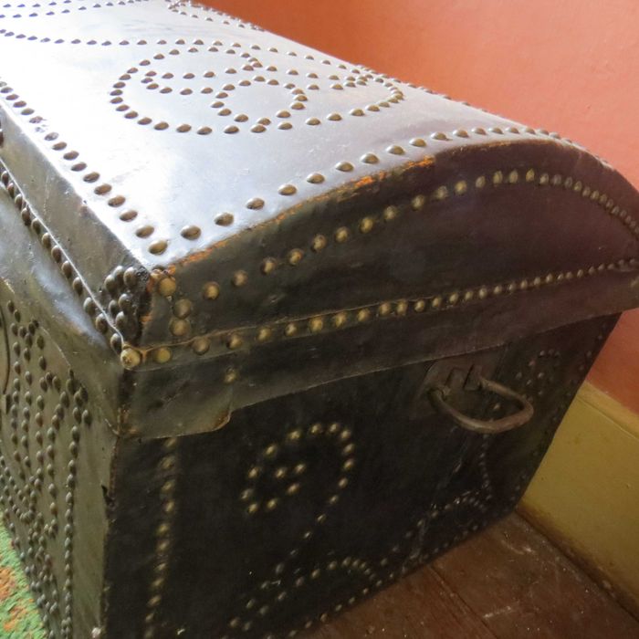 Arca de arrumaçao antiga em bom estado