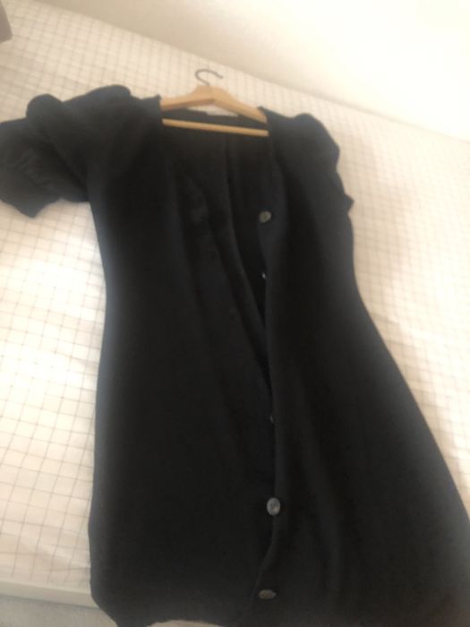 Vários vestidos e macacões