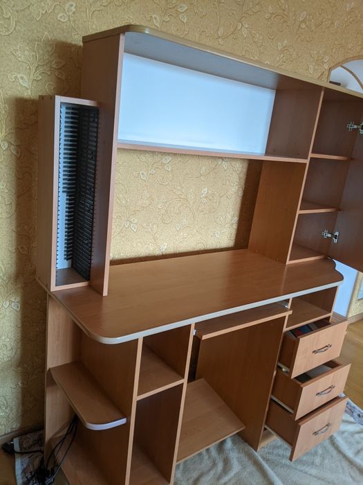 Продам комп'ютерний стіл