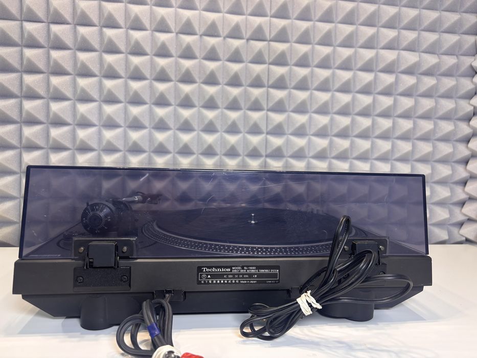 Gramofon Technics SL 1650