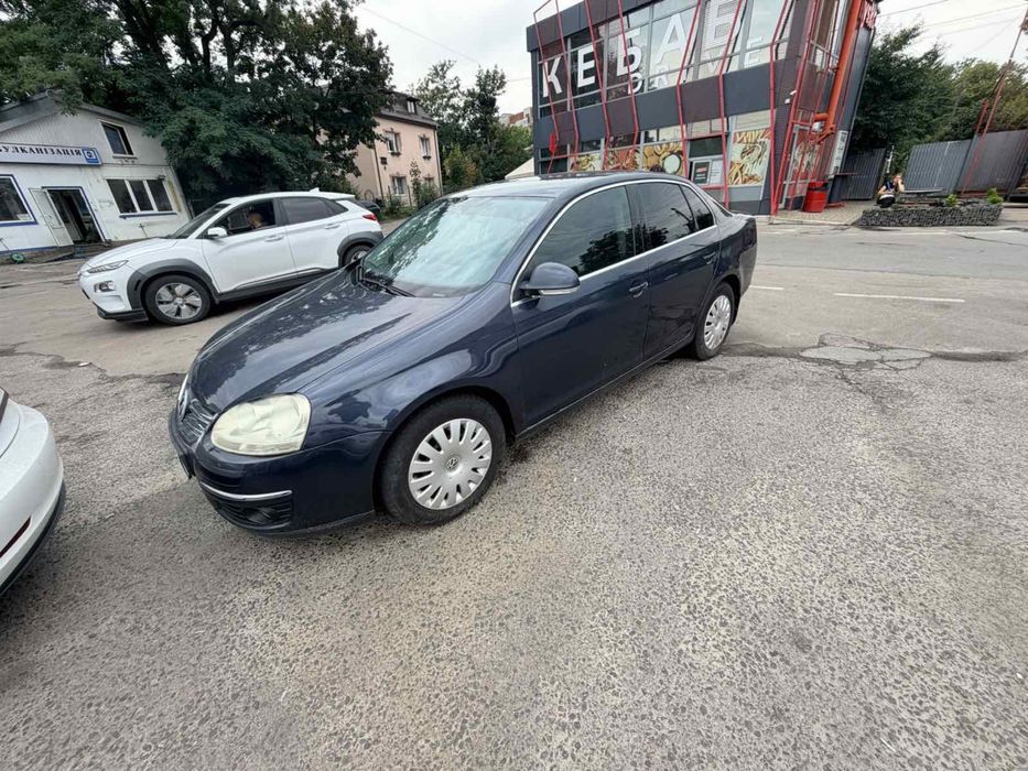 Vw Jetta 1.6 бензин 2006р