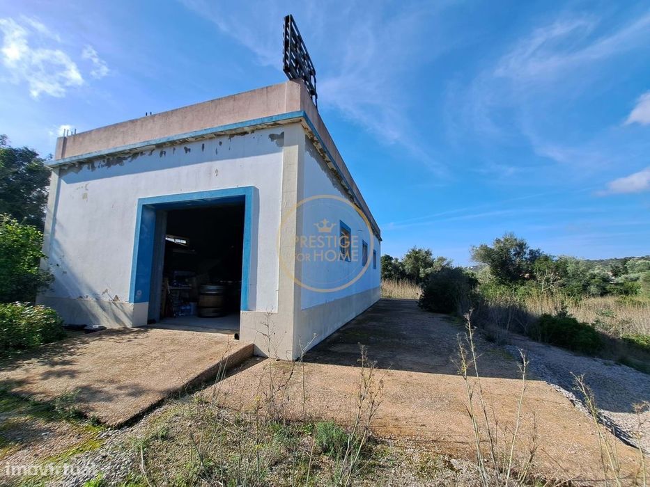 TERRENO URBANO com possibilidade de Ampliação - Moradia de 400m2 - Sta