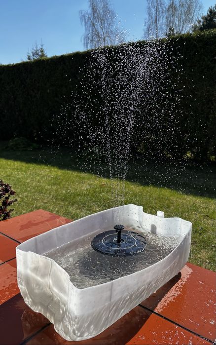 Fontanna solarna do oczka wodnego