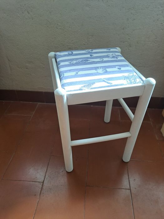 Banco com motivos de mar