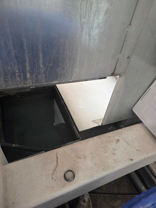 Maquina CNC 5 eixos corte de pedra como nova  Com sistema de filtragem