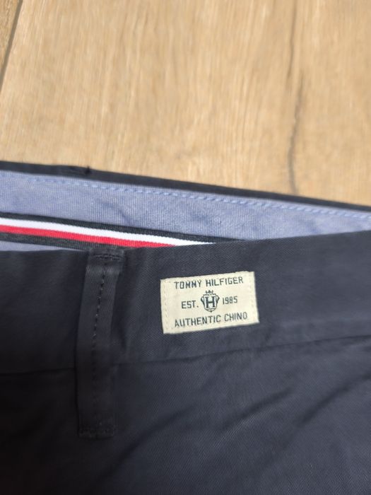 Spodnie męskie Tommy Hilfiger chinosy 34/32