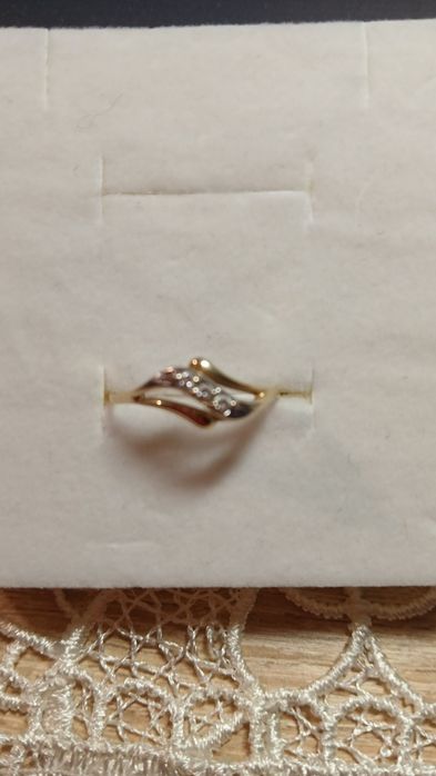 Złoty pierścionek 16