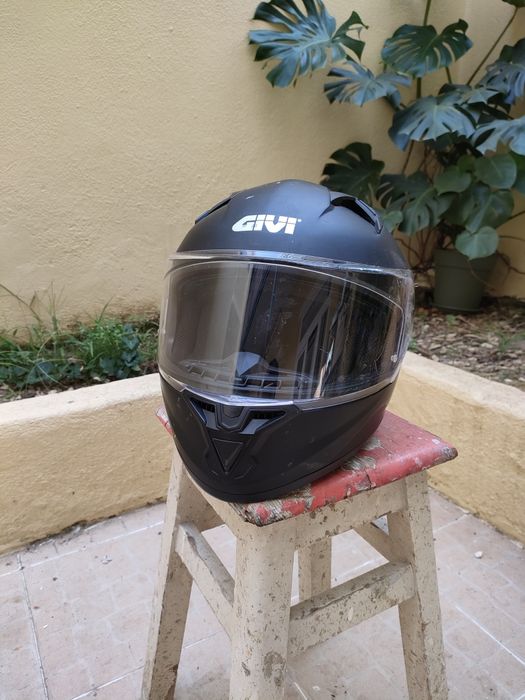 Capacete marca GIVI usado