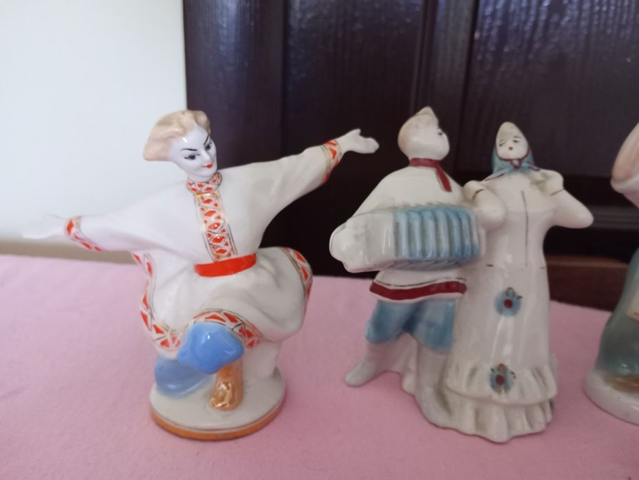 Статуэтки фарфоровые