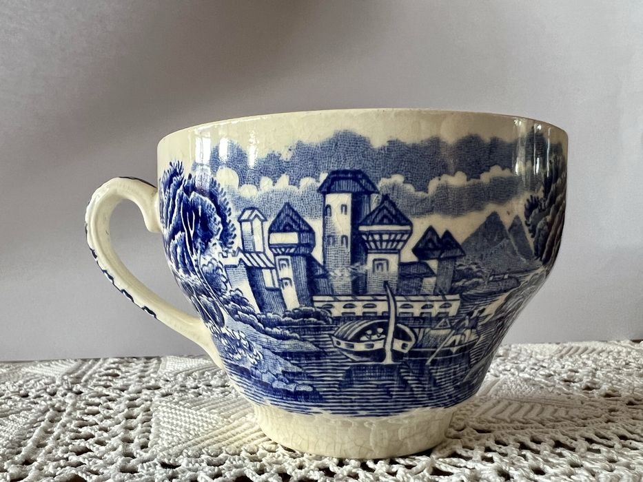 Duas chávenas de chá de loiça inglesa