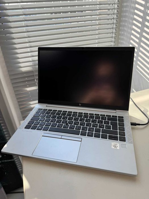 Потужний HP EliteBook 840 G7 для роботи та навчання є кількість