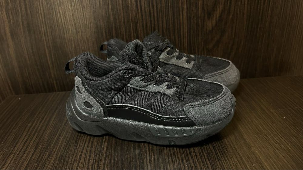 Продам дитячі кросівки Adidas