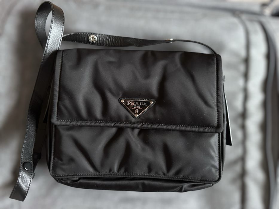 Prada Traveller medium padded Re-Nylon bag