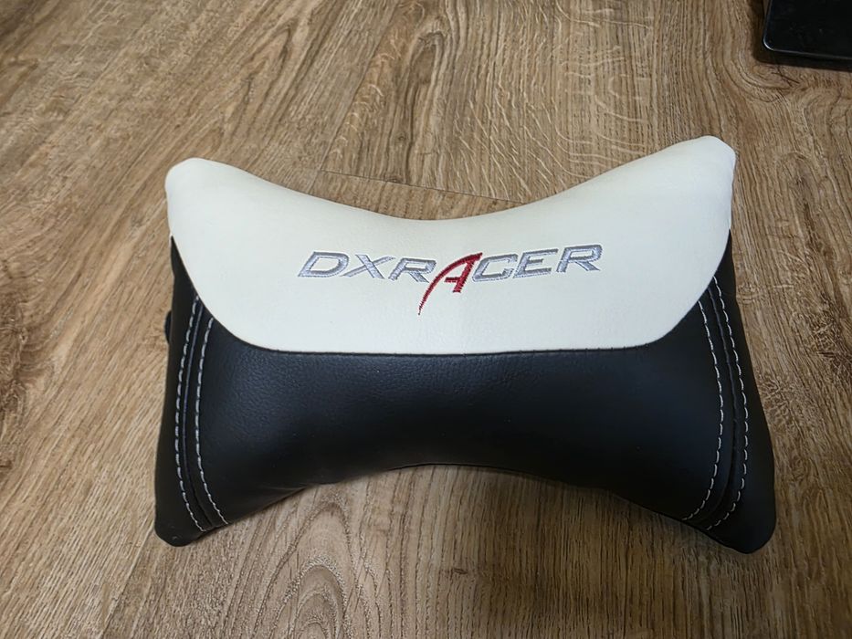 Poduszka zagłówek do fotela DX racer biała czarna