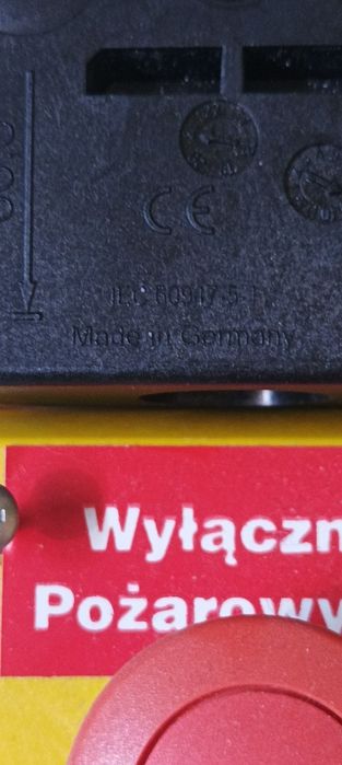 Wyłączniki awaryjne. Przycisk. Grzybki.