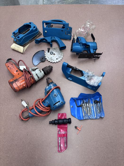 2 máquinas de furar e acessórios Black & Decker