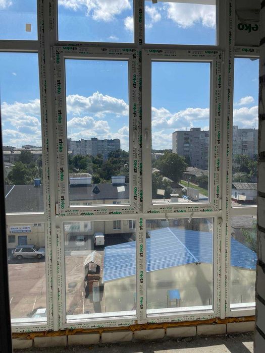 Продаж великої 1 кімнатної квартири в центрі міста в новому будинку