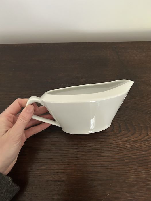 porcelanowa biała sosjerka naczynie Chodzież prl