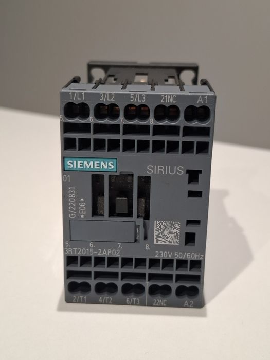 Stycznik mocy _ Siemens Sirius 3RT2015-2AP02 AC-3 3kw/400v