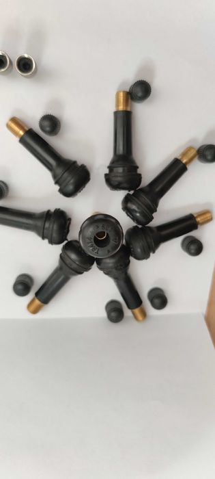 Ковпачки на ніпель з ріжками + Ніпель для безкамерного колеса