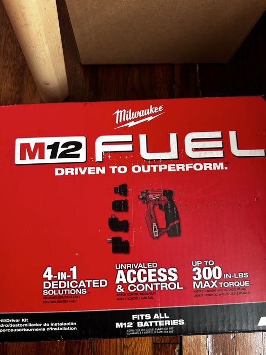 Шуруповерт Milwaukee