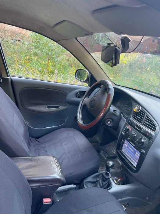 Автомобіль Daewoo Sens