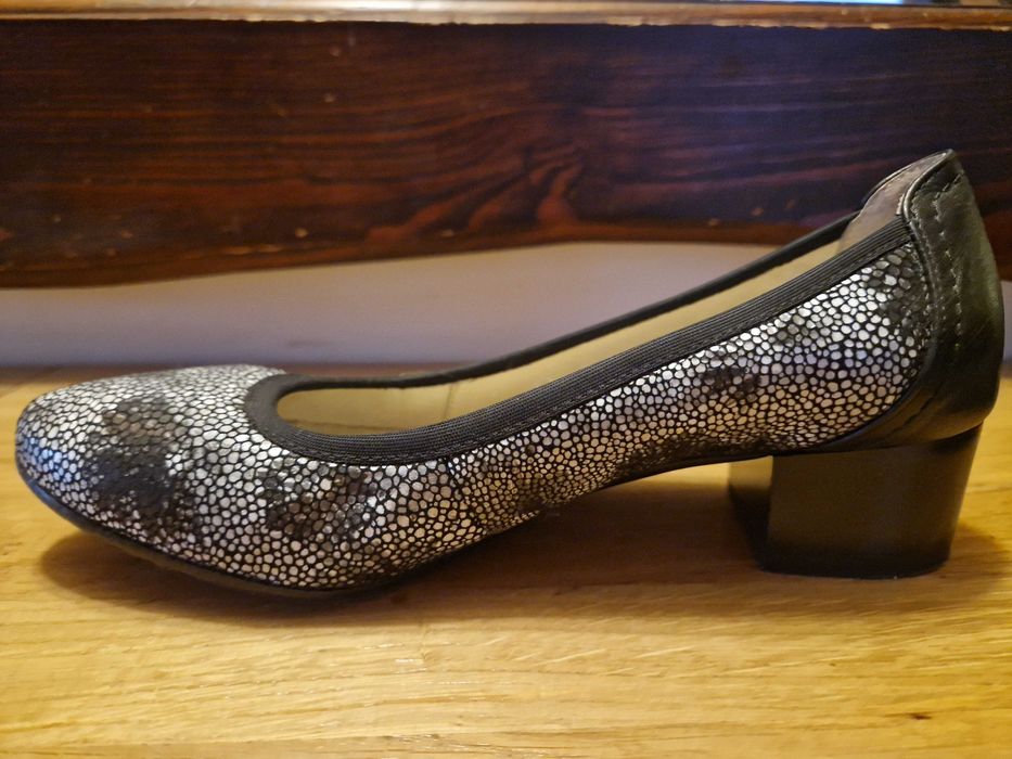 Skórzane buty na obcasie Venezia