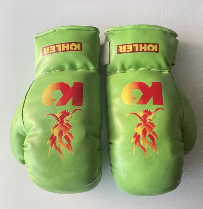 Saco de boxe infantil com luvas e capacete