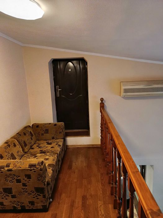 Продаеться 2-х поверховий напівособняк по вул.Карпатської України