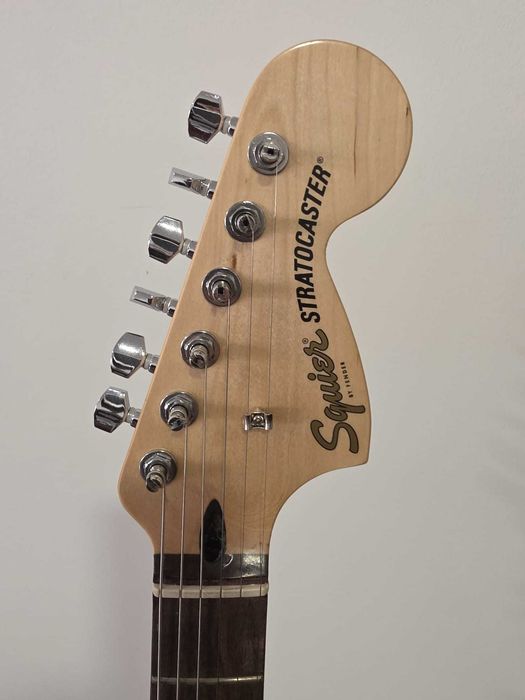 Pack Guitarra Stratocaster HSS LRL CFM Squier -Charcoal Frost Metallic