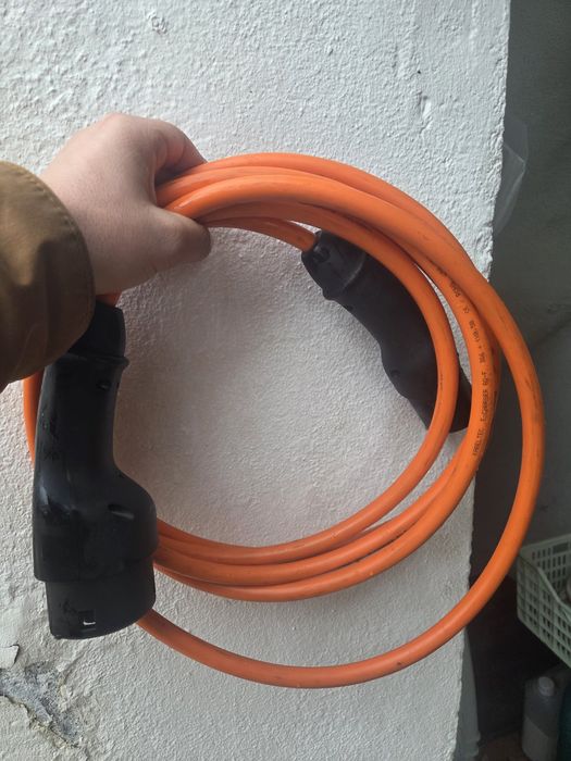 Cabo carregamento carro