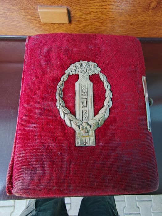 Stary album na zdjęcia kartonikowe