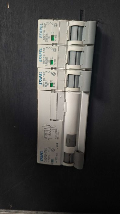 Quadro ELÉCTRICO Trifásico (32A - 16A)