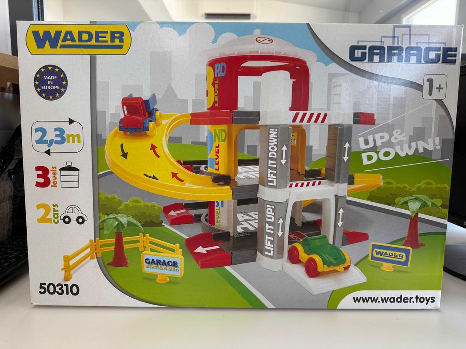 Garaż z windą 3 poziomy WADER + 2 autka