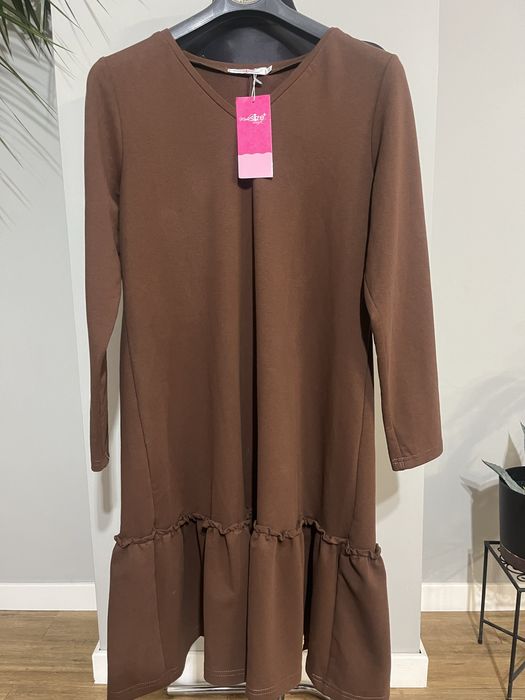 Sukienka klasyczna z falbaną, oversize