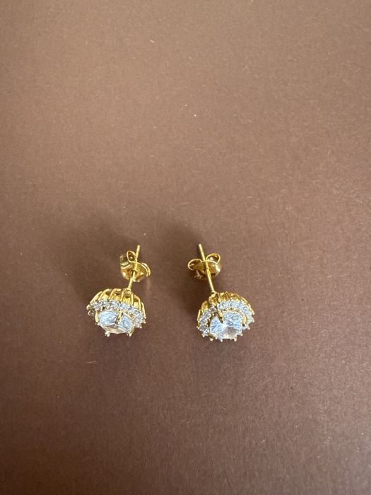 Brincos Semijoia banho ouro flor cravejada com zirconia