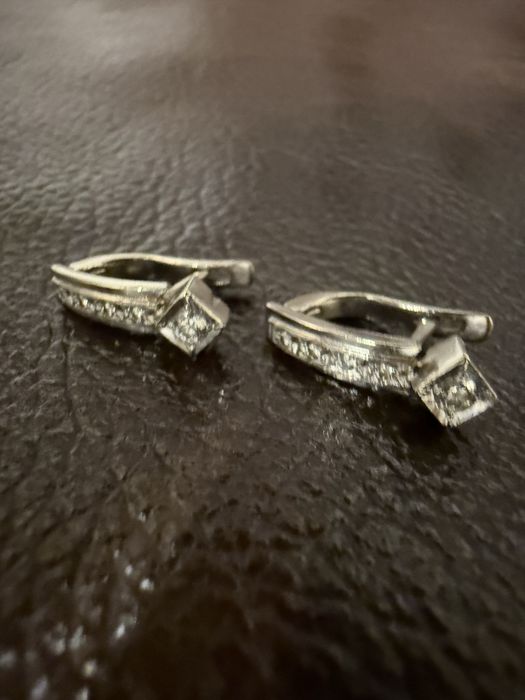 Золотые серьги с бриллиантами