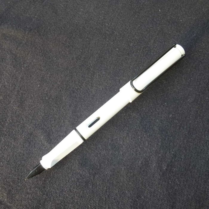 LAMY Safari, caneta de tinta permanente médio, como nova