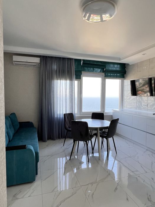 Сдам стильную белоснежную 2-х комн кв. Аркадия. Прямой вид на море.