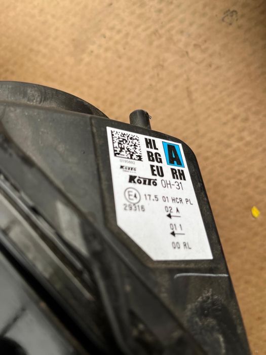 Toyota Aygo X 25r lampa przod lewa prawa Oryginal