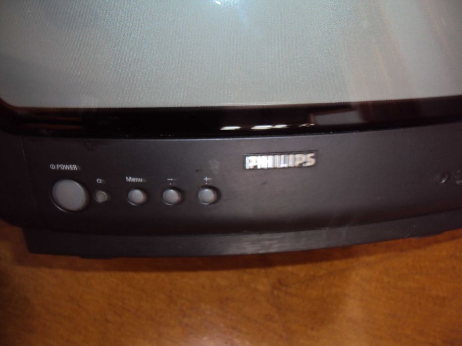 Uma televisão PHILIPS + comando * suporte de Televisão em ótimo estado