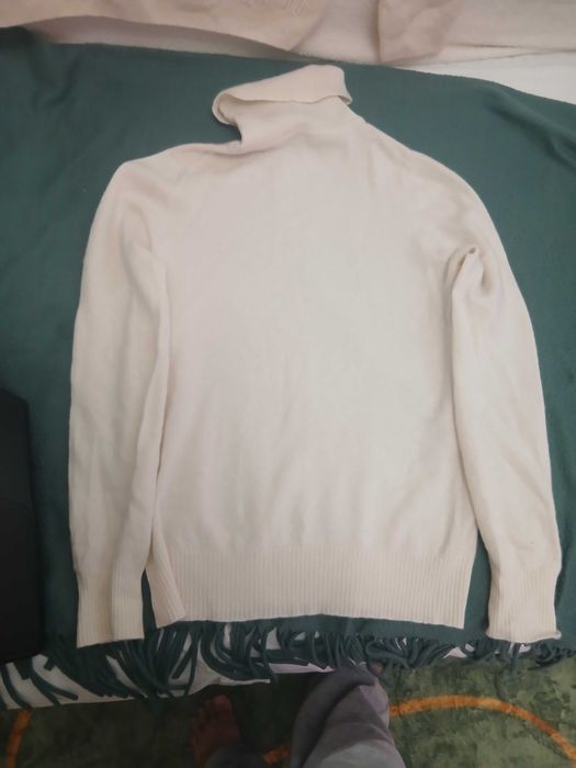 Женские свитера в ассортименте