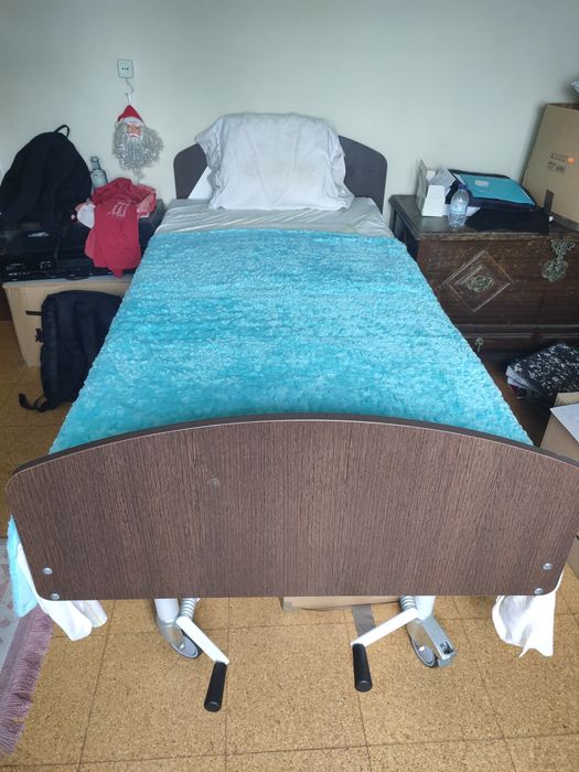 Cama geriátrica articulada