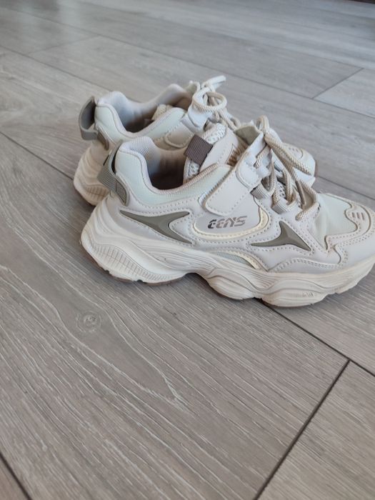 Кросівки для дівчинки