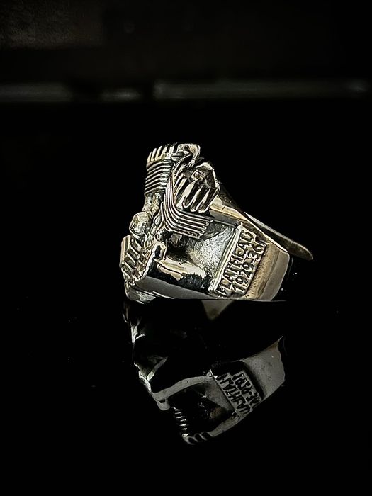 Idealny prezent .Srebrny sygnet “ śilnik Harley Davidson „ 1929-39r