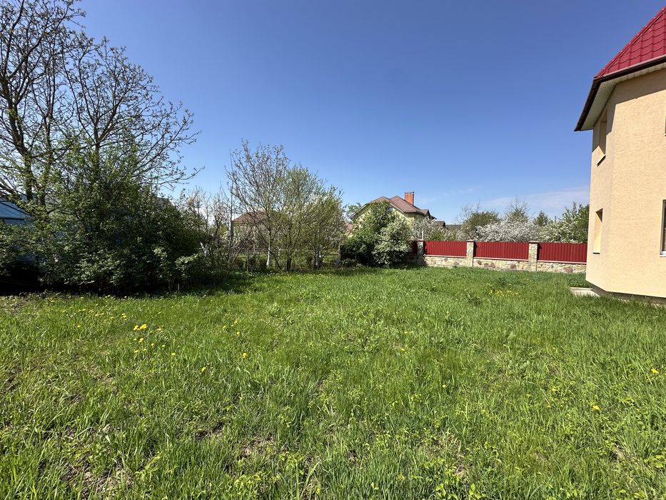 Продам особняк вул. Коновальця з балконами та гаражем площа 170м2