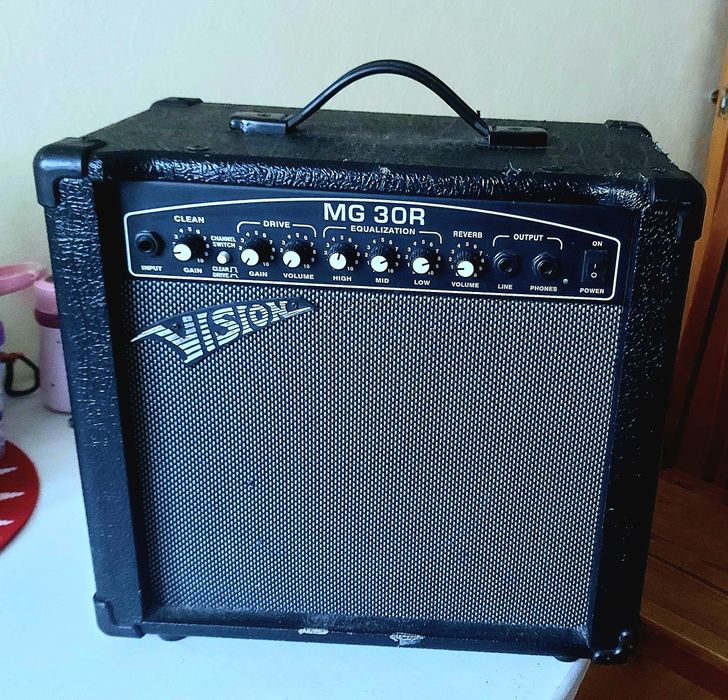 Продам комбік, комбоусилитель,комбопідсилювач , vision 30w з ефектами