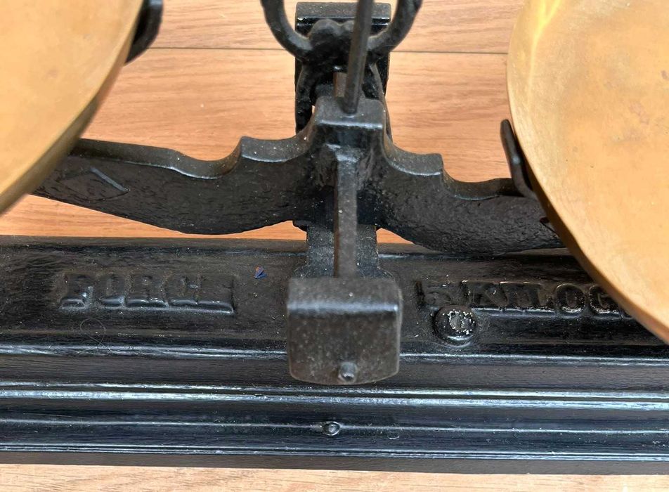 Balança de mesa antiga