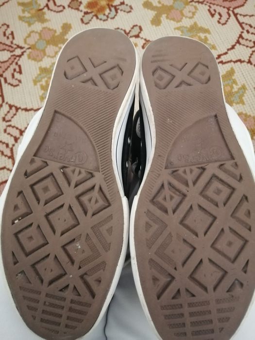 Sapatilhas Converse all st+Sobretudo cinzento + saia de pele