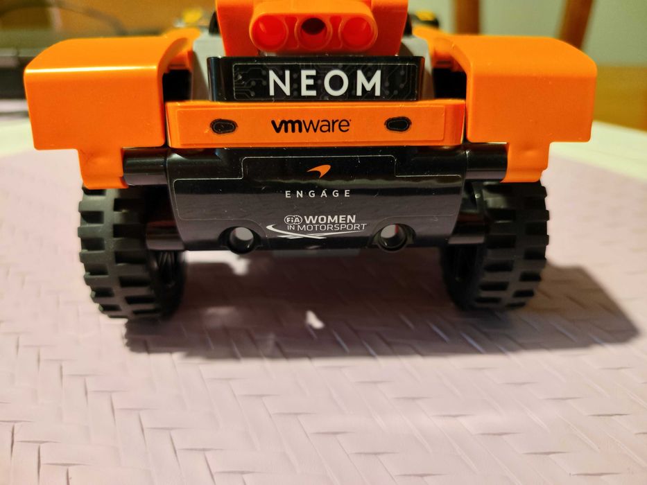 Lego Technic  pojazd Neom 42166